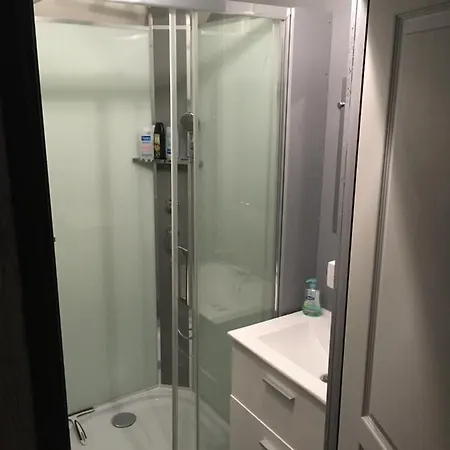 Chez Christophe Et Cecile Sur Le Circuit Des 24 Du Mans Oda ve Kahvaltı