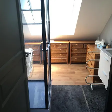 Chez Christophe Et Cecile Sur Le Circuit Des 24 Du Mans Oda ve Kahvaltı *