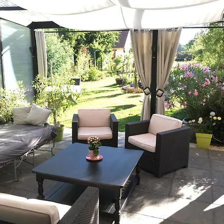 Chez Christophe Et Cecile Sur Le Circuit Des 24 Du Mans Oda ve Kahvaltı