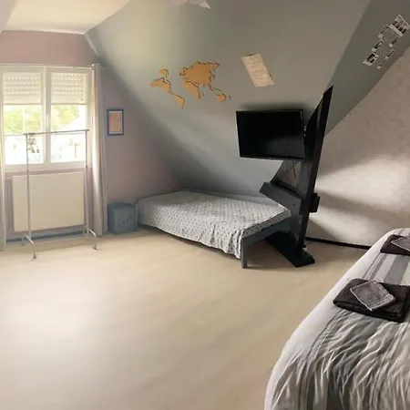 Chez Christophe Et Cecile Sur Le Circuit Des 24 Du Mans Oda ve Kahvaltı Arnage